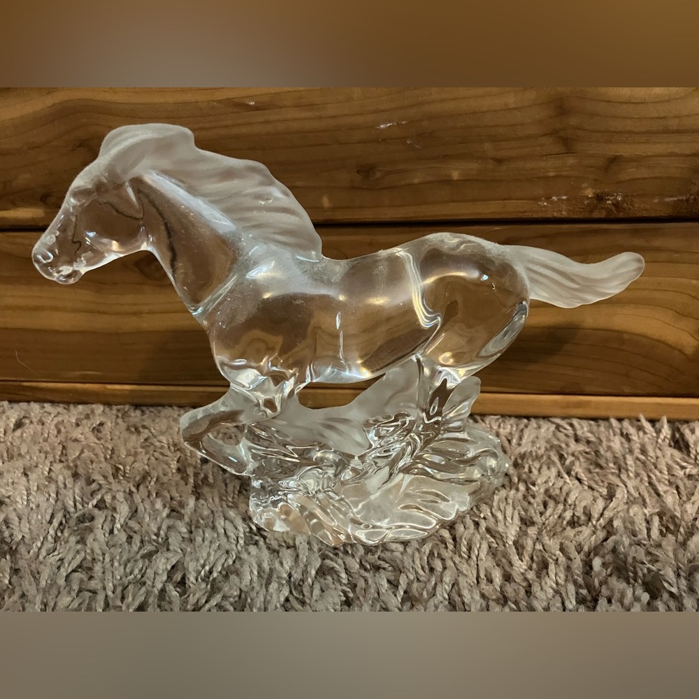 Elegant Glass Horse Sculpture